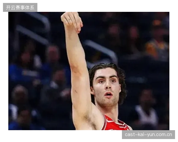 约什·吉迪在公牛被赋予核心组织者角色，其传球第一的风格激活了球队的进攻网络